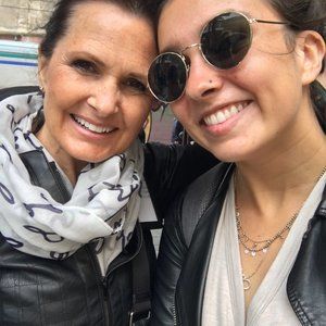 Meet your Poshers, Linda & Elle